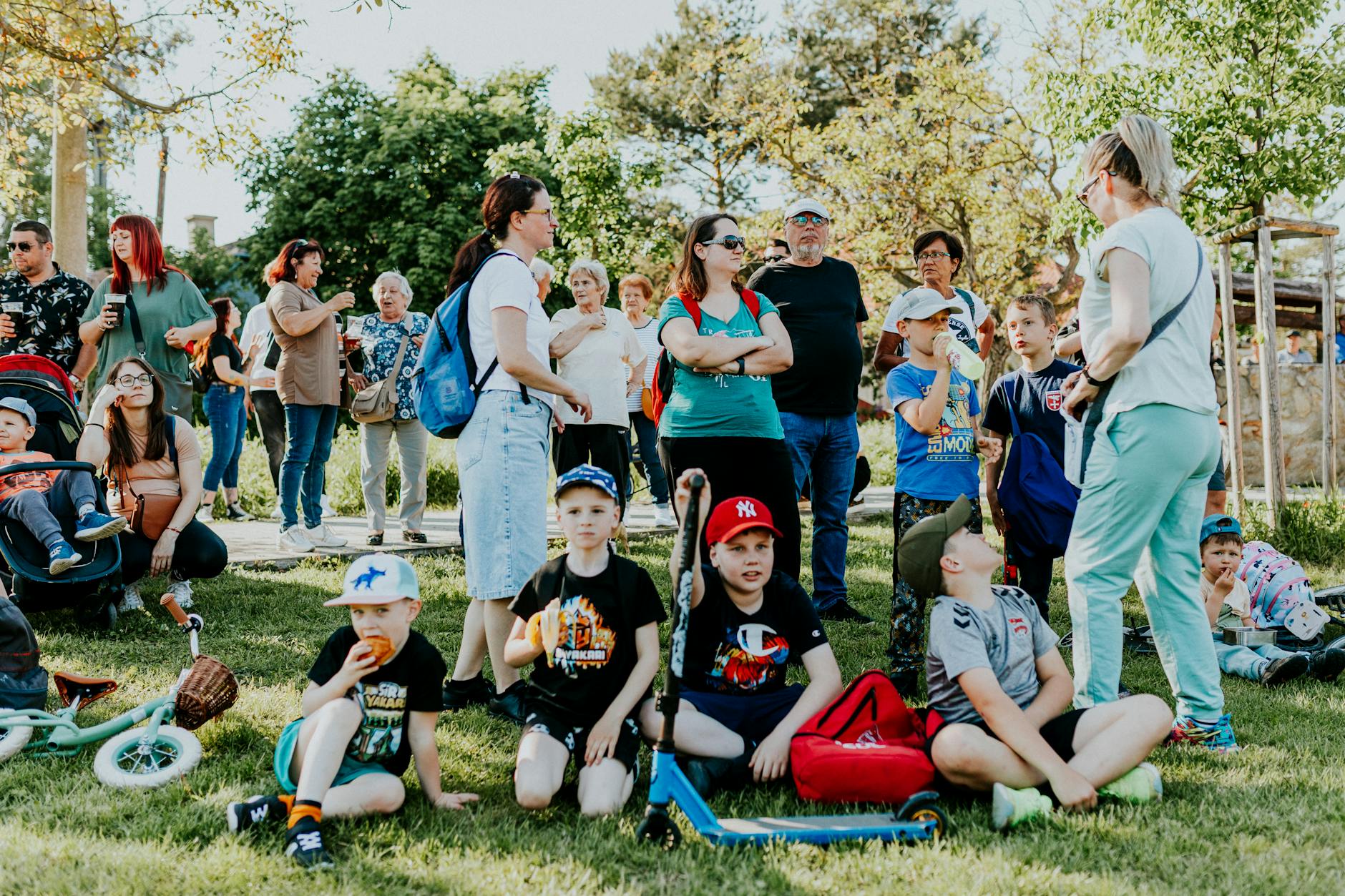 Ilustracja symbolizująca troskę o Ziemię, nawiązująca do Zduńskiej Woli